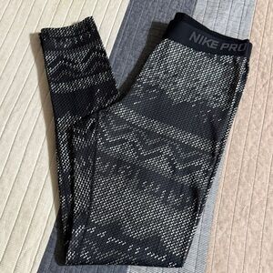 Nike Pro Black and Gray Patterned Leggings